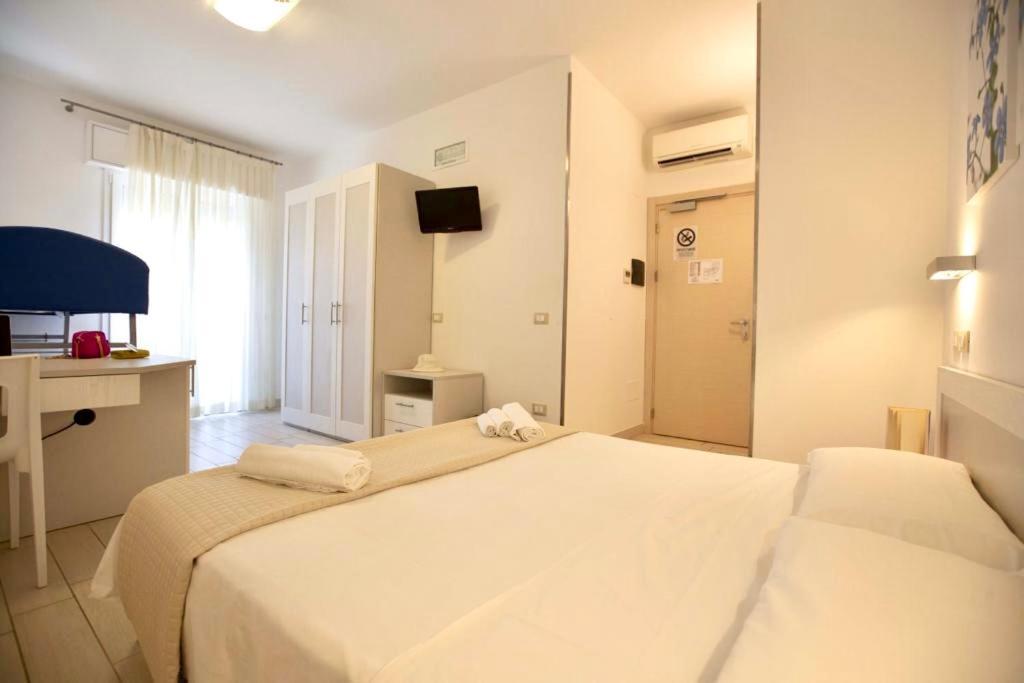 Hotel Elite Cervia Exteriör bild